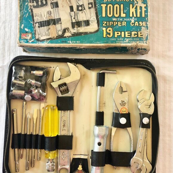 Vintage Metric Automotive Complete 19pc Automotive Tool Kit W/ Zipper Case - Picture 10 of 10